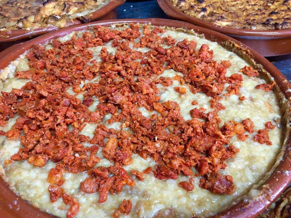 DESPUÉS DE AÑADIR LAS JIJAS O PICADILLO DE CERDO, ANTES DE REVOLVER CAPEL