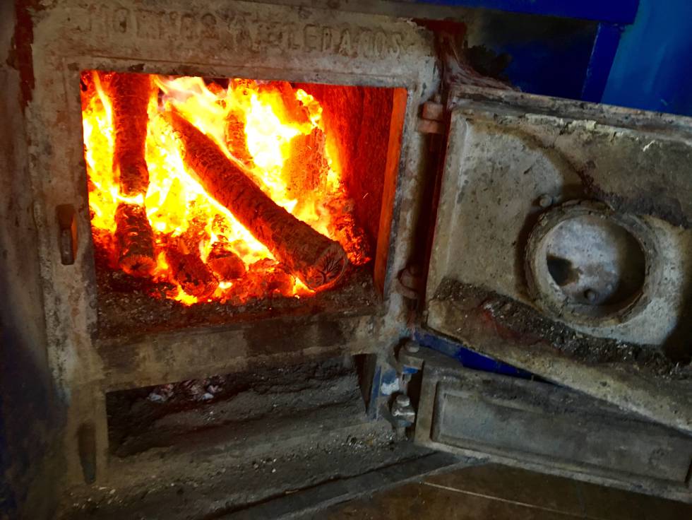HORNO ALIMENTADO CON LEÑA DE ENCINA CAPEL
