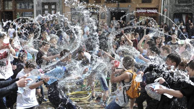 Batalla de agua en Lviv (Ucrania).
