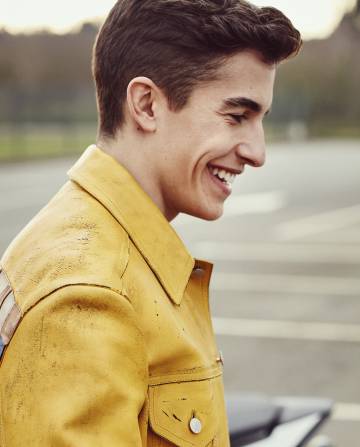 Marc Márquez, que debutó en la categoría de enduro en 1998, viste chaqueta Gucci.