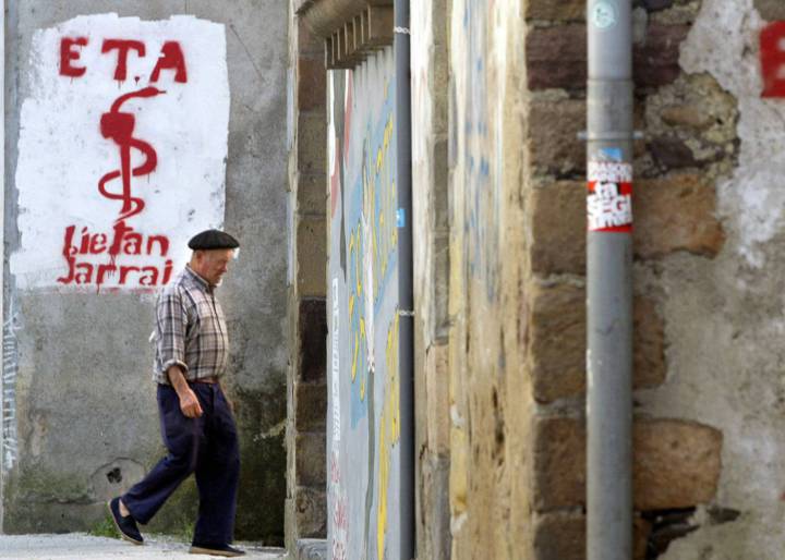 Basque terror group ETA says it is now a “disarmed” organization Basque terror group ETA says it is now a “disarmed” organization