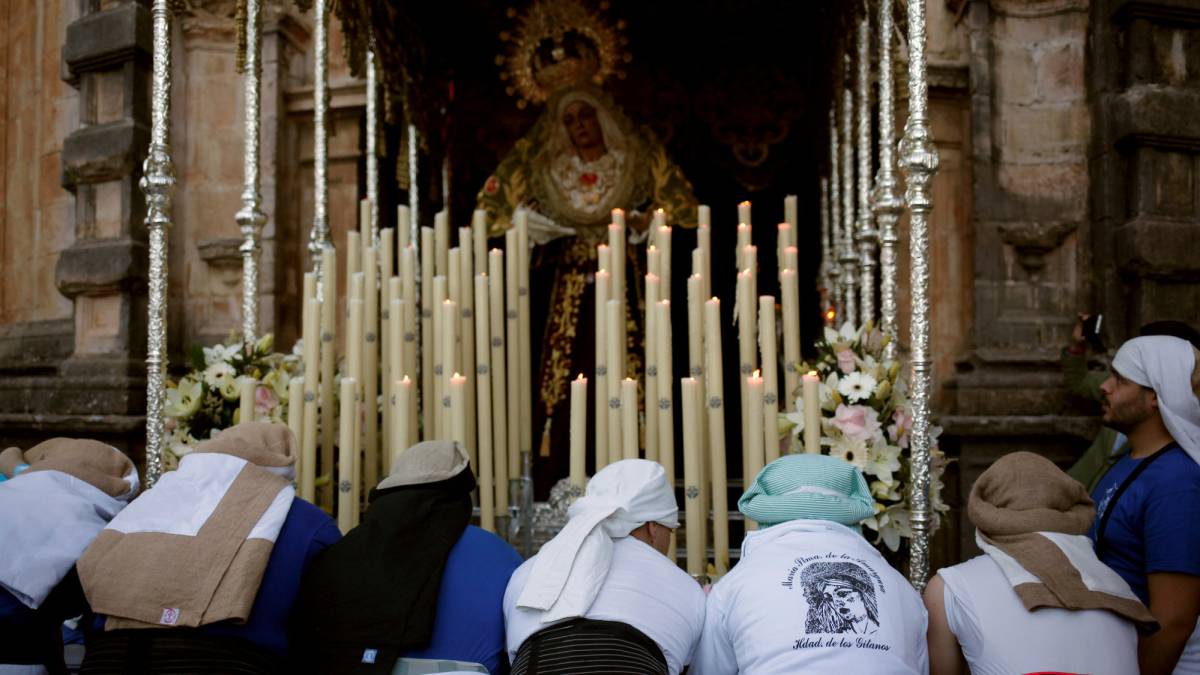 Costaleros de la cofradía de Los Gitanos en Ronda.