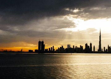 En los Emiratos Árabes Unidos se cultiva lluvia En los Emiratos Árabes Unidos se cultiva lluvia