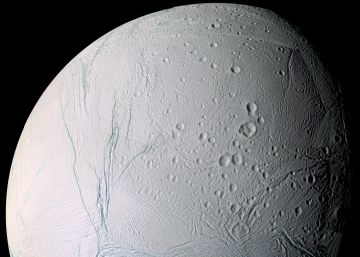 Una sonda de la NASA confirma que puede haber vida en Encélado