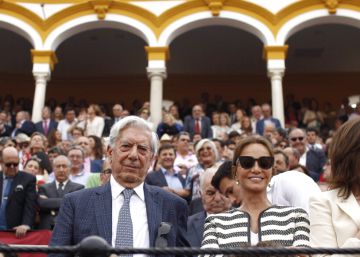 Vargas Llosa e Isabel Preysler pasan la Semana Santa en Sevilla Vargas Llosa e Isabel Preysler pasan la Semana Santa en Sevilla