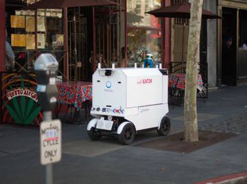 Este robot con pinta de carrito de los helados ya reparte comida de forma autónoma por las calles de San Francisco.
