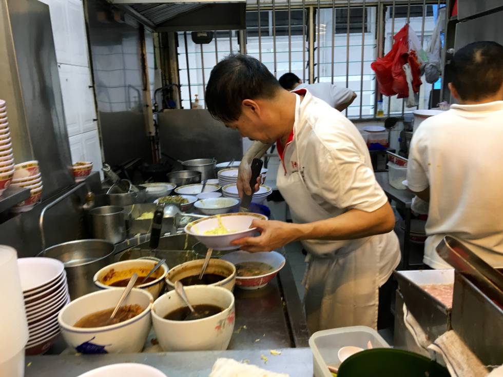 COCINERO DE TAI WAH EN PLENA ACTIVIDAD CAPEL
