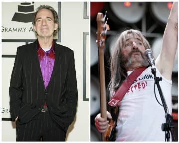 A la izquierda, Harry Shearer en una edición de los premios Grammy. A la derecha en su papel de bajista de Spinal Tap.