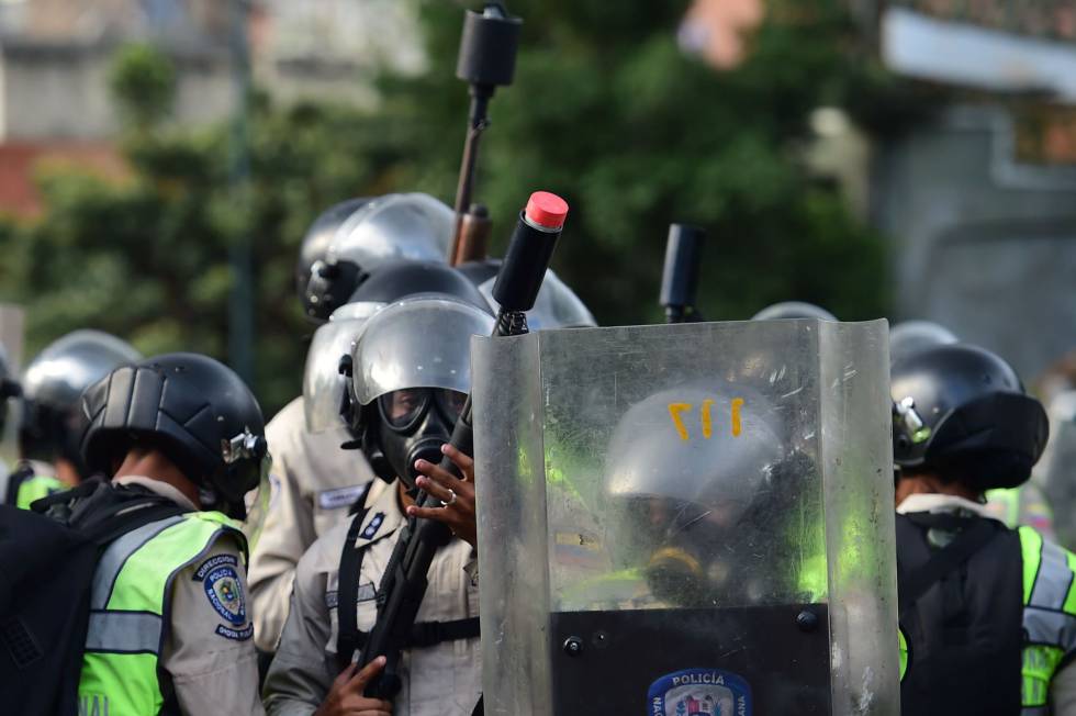Miembros de la Guardia Bolivariana durante una manifestación contra el régimen de Maduro.