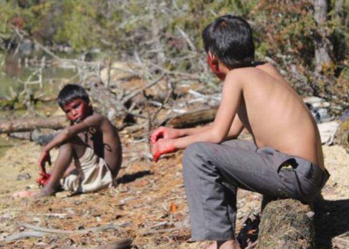 Niños en guerra civil en Nepal Niños en guerra civil en Nepal