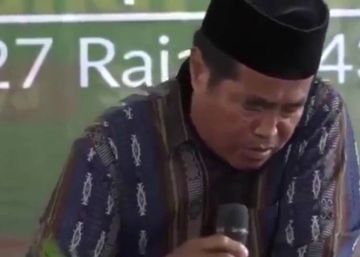 Un orador indonesio muere mientras recita en una ceremonia televisada