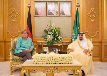 Obsessão com lenço durante visita de Merkel à Arábia Saudita é uma frivolidade