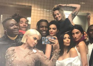 'Selfie' de estrellas en la Gala del Met.