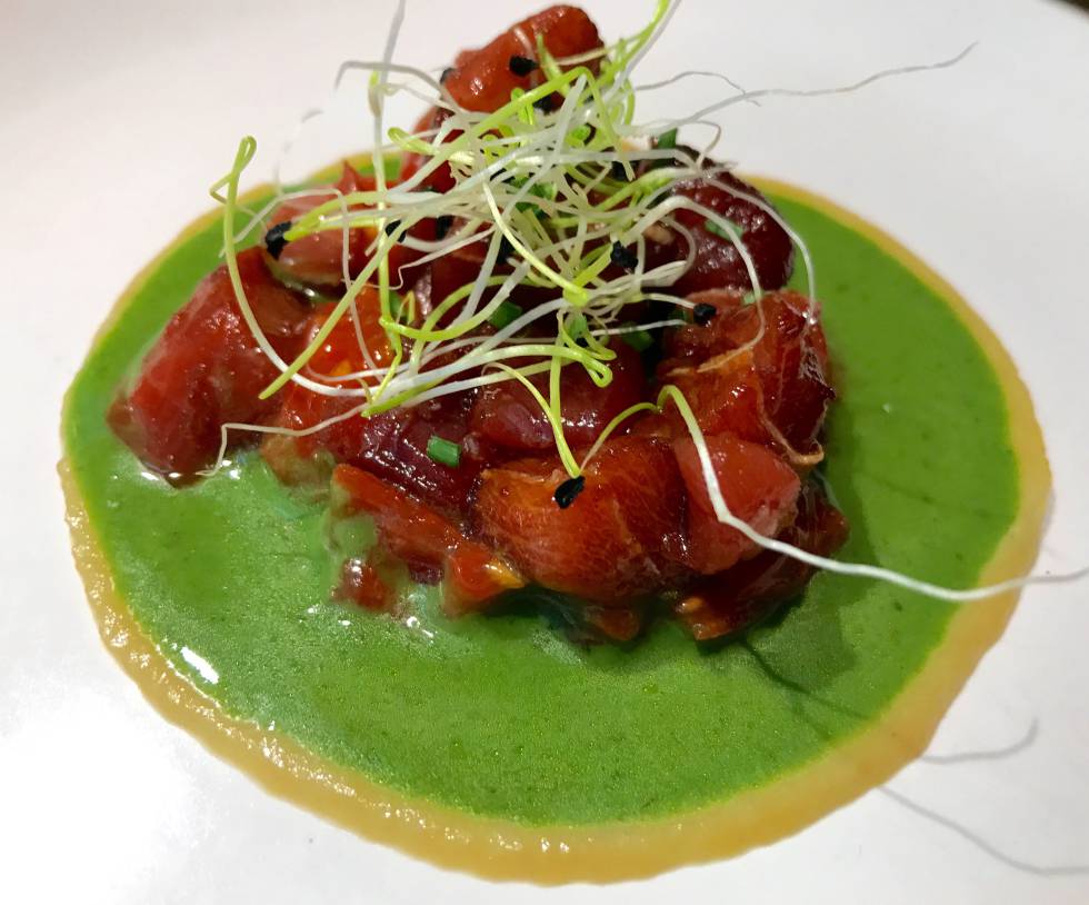 TARTAR DE ATÚN SOBRE JUGO VEGETAL CAPEL
