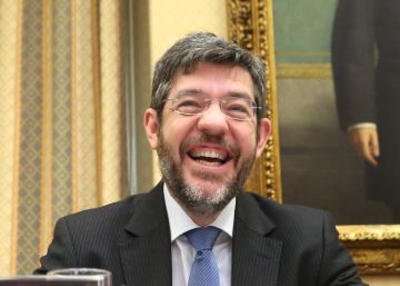 Bajar impuestos es la
neurosis favorita del PP Bajar impuestos es la
neurosis favorita del PP