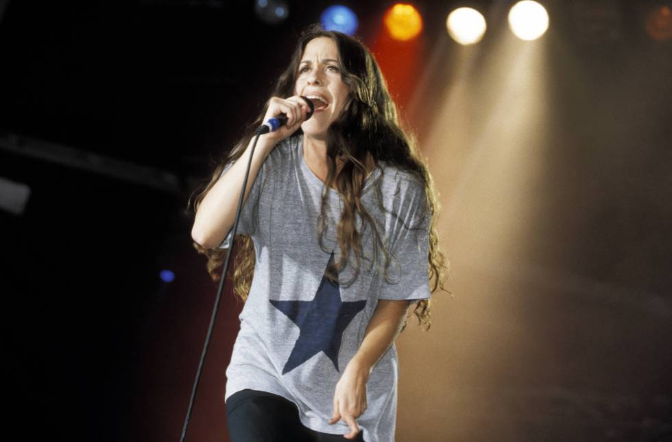 Alanis durante un concierto a finales de los 90.