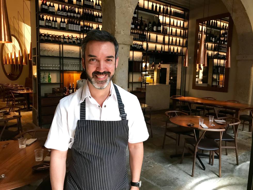 HENRIQUE SA PESSOA EN SU RESTAURANTE ALMA CAPEL