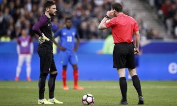 Ver lo que ven tus ídolos y árbitros infalibles: así será el fútbol en 2030