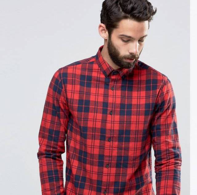 Una clásica camisa de cuadros.