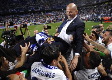 Real Madrid's head coach Zinedine Zidane is thrown into the air by his players after winning a Spanish La Liga soccer match between Malaga and Real Madrid in Malaga, Spain, Sunday, May 21, 2017. Real Madrid wins the Spanish league for the first time in five years, avoiding its biggest title drought since the 1980s. (AP PhotoDaniel Tejedor)
