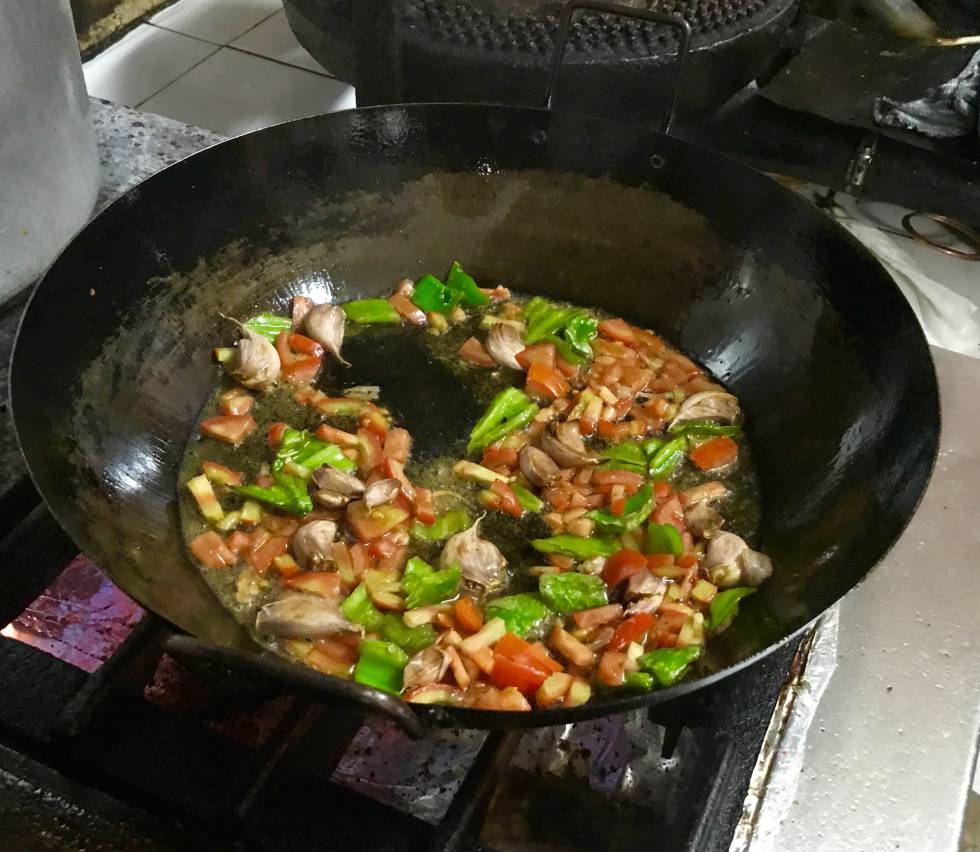 SOFRITO DE VERDURAS CON EL QUE ARRANCA LA OLLA CAPEL