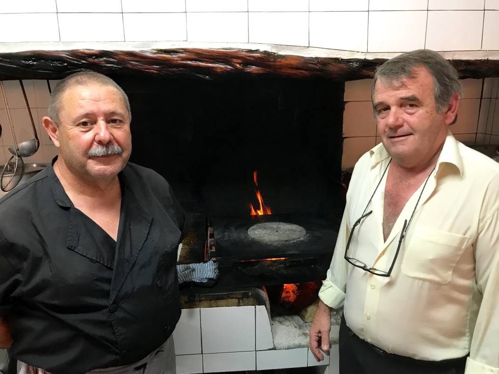 EL COCINERO JUAN TUR Y EL DIRECTOR DE SALVADÓ, JOAN RIERA CAPEL