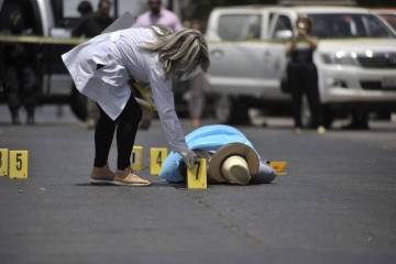 Forensics experts at the scene of Javier Valdez's murder.