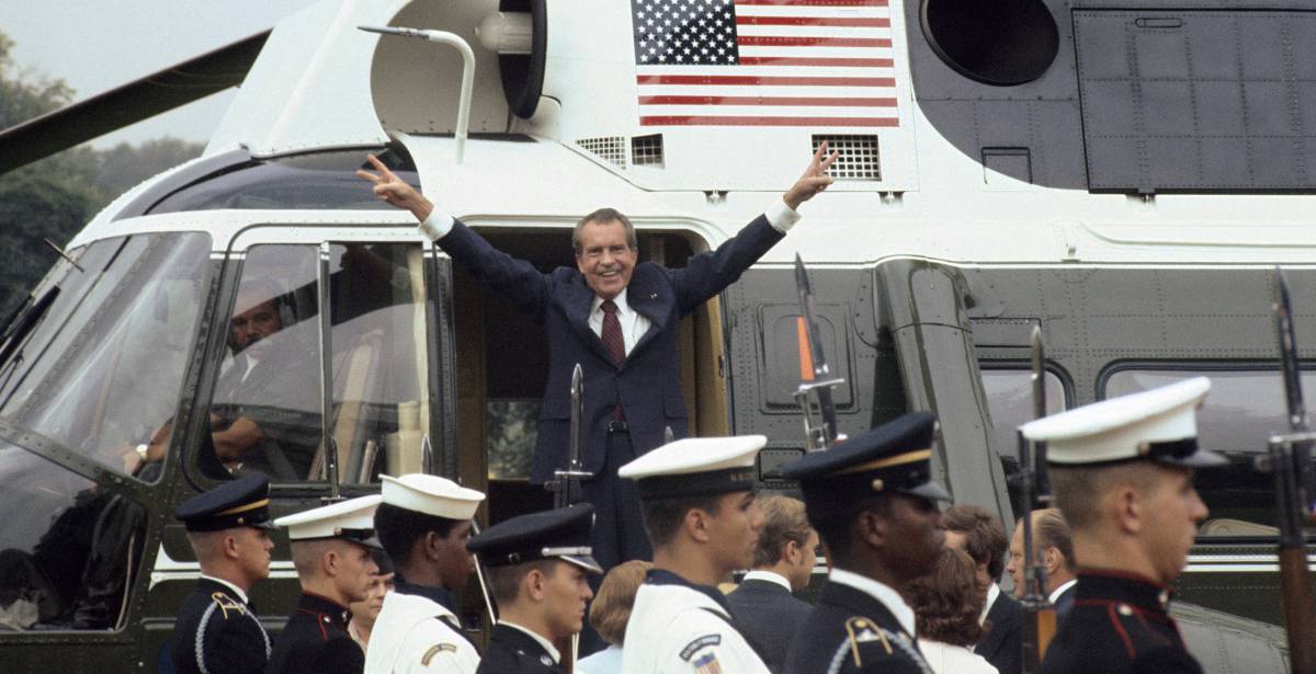Nixon se sube al helicóptero en la Casa Blanca tras su dimisión el 9 de agosto de 1974.