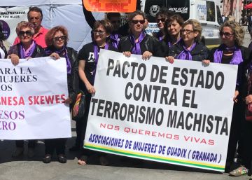 “Él se movía con sus llaves colgadas del cinturón. Me quería tener aislada” “Él se movía con sus llaves colgadas del cinturón. Me quería tener aislada”