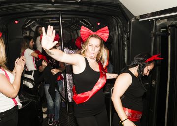 Así es ponerse pedo y bailar dentro de un autobús