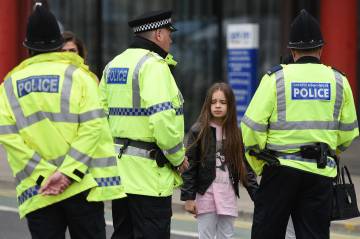 policiais após o ataque em Manchester.