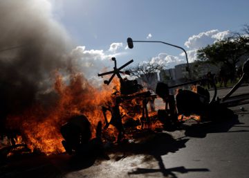 Brazil sends in troops as protests against President Temer turn violent Brazil sends in troops as protests against President Temer turn violent