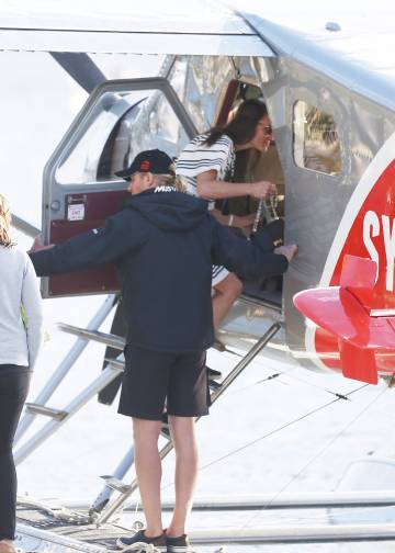 Pippa Middleton subiendo al hidroavión que les llevaría al restaurante con sus amigos.