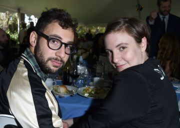 El novio de Lena Duhnam compone para Taylor Swift y tiene algo que enseñarnos