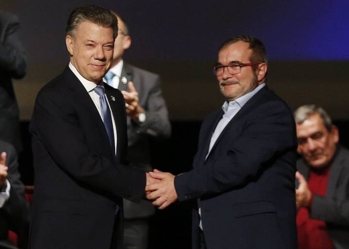 Colombia’s Congress approves revised peace deal with FARC Colombia’s Congress approves revised peace deal with FARC