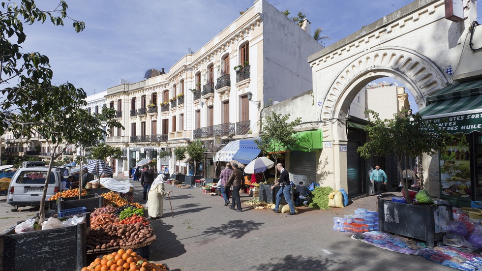 Una de las puertas de la medina de Tánger que da a la calle de Italia. rn