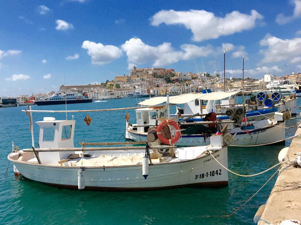 LLAUTS ATRACADOS EN EL PUERTO DE IBIZA CAPEL