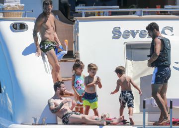 Messi se’n va de vacances preboda amb Luis Suárez i Cesc Fàbregas