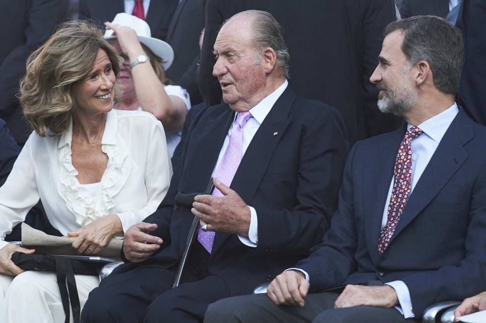 Cristina Garmendia, presidenta de Cotec, junto con el rey Juan Carlos y el rey Felipe VI.