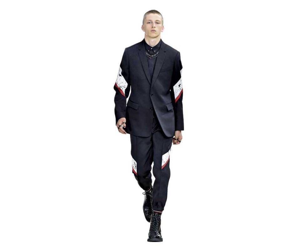 ¿Así vestiría el sonido Madchester ahora? Lo dudamos, pero el guiño de Kris Van Assche para Dior Homme pv 17 a la estética del sello resulta familiar.