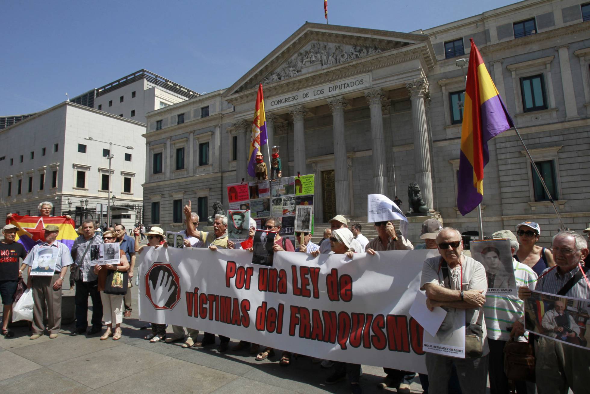Manifestación ante el Congreso la semana pasada en petición de una Ley de Víctimas del Franquismo.