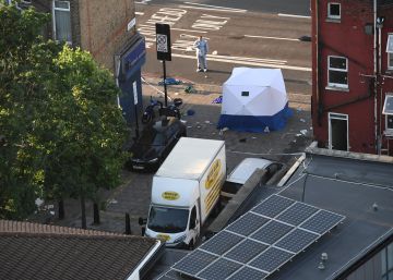 Una furgoneta atropella diversos vianants al costat d’una mesquita de Londres Una furgoneta atropella diversos vianants al costat d’una mesquita de Londres
