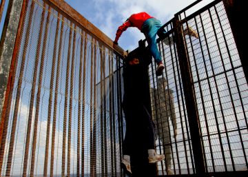 ‘Risky’: menores que arriesgan la vida para escapar de Melilla ‘Risky’: menores que arriesgan la vida para escapar de Melilla