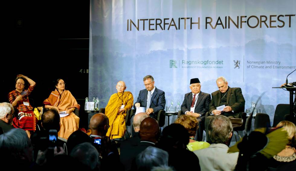 Líderes religosos -indígena, hinduísta, budista, judío, católico y musulmán- debaten sobre su papel para defender los bosques tropicales.