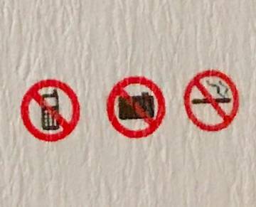 PICTOGRAMAS EN SU CARTA CON TRES PROHIBICIONES, NO FUMAR, NO HABLAR POR TELÉFONO Y NO TOMAR FOTOGRAFÍAS CAPEL