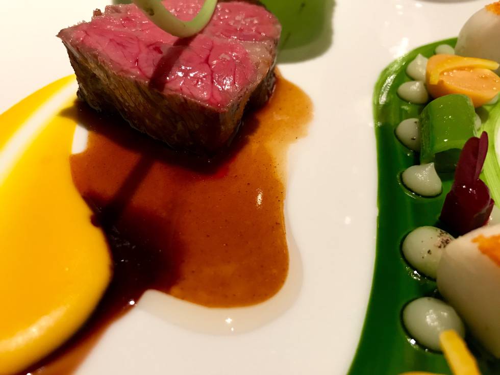 BUEY A LA SALSA DE TÉ MATCHA, VEGETALES Y SALSA DE WASABI CAPEL