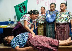 La cooperación al desarrollo apuesta por la interculturalidad en salud