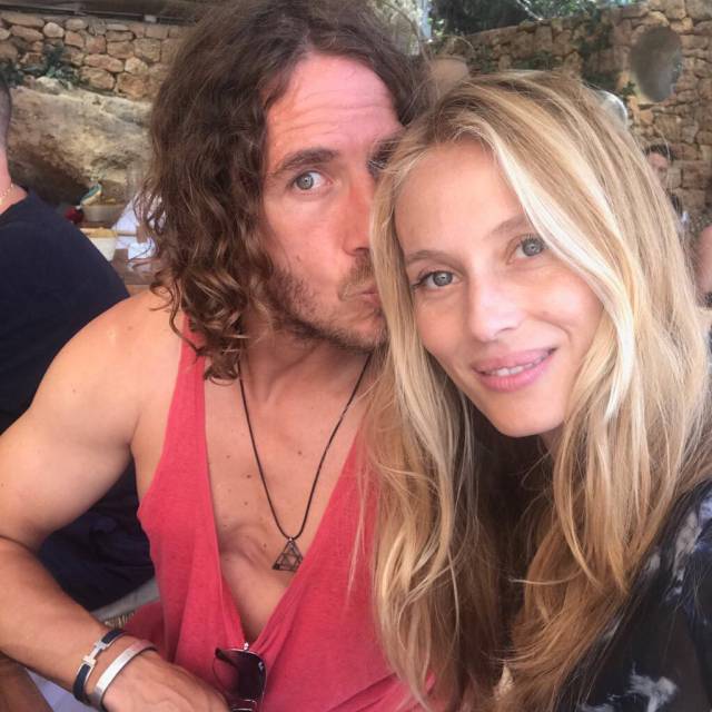 Carles Puyol y la modelo Vanesa Lorenzo en Ibiza.