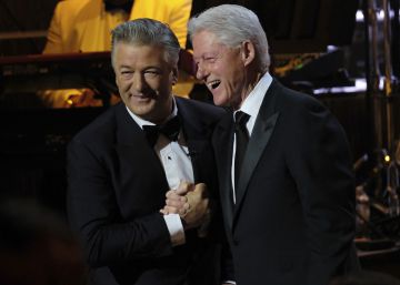 La sorpresa de Bill Clinton a Alec Baldwin La sorpresa de Bill Clinton a Alec Baldwin