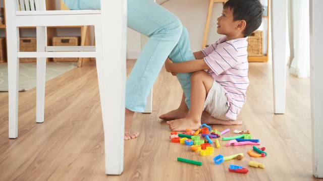 ¿Fomentamos niños independientes para no sentirnos culpables por nuestra falta de tiempo?